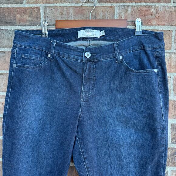 Torrid 14 Plus Skinny Jeans Mid Rise Dark Wash Stretch Denim - Picture 8 of 8